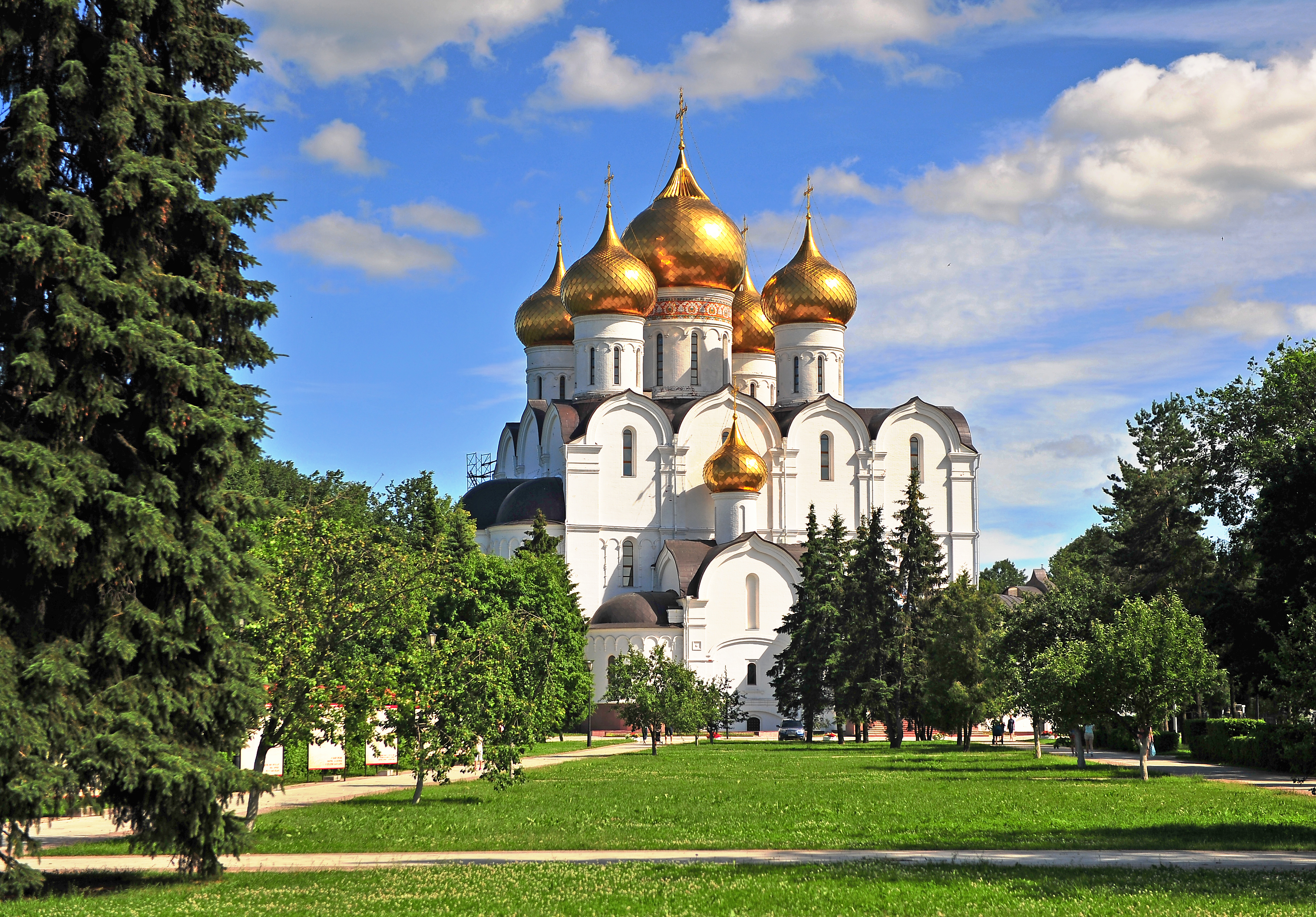 Молодежь_из_17_государств_посетила_города_Золотого_кольца_2026